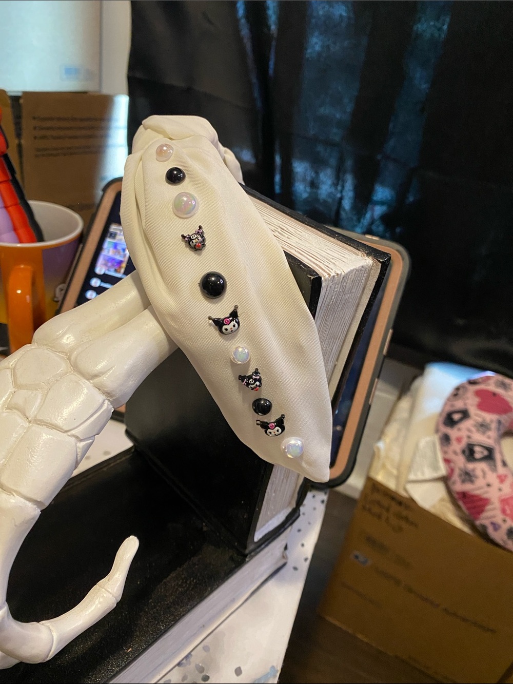 NWOT White Pearl & Charm Padded Headband